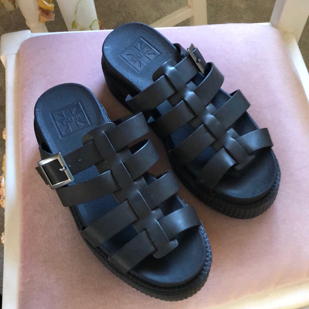 TUK black fisherman sandals